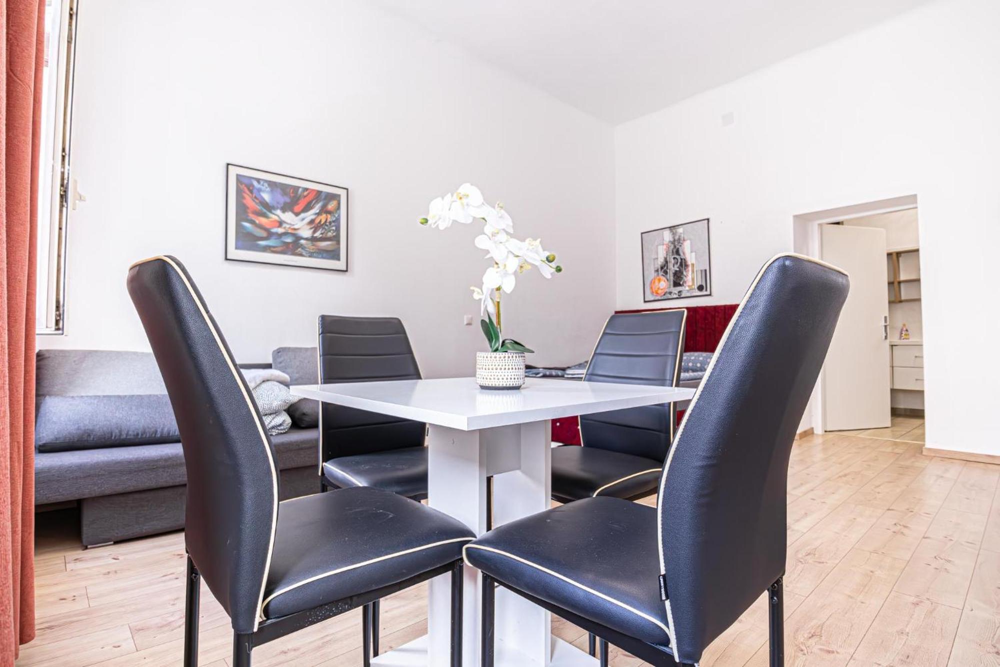 6 Min To Amusement Park - Economy Rooms In Shared Apartment Wien Eksteriør bilde