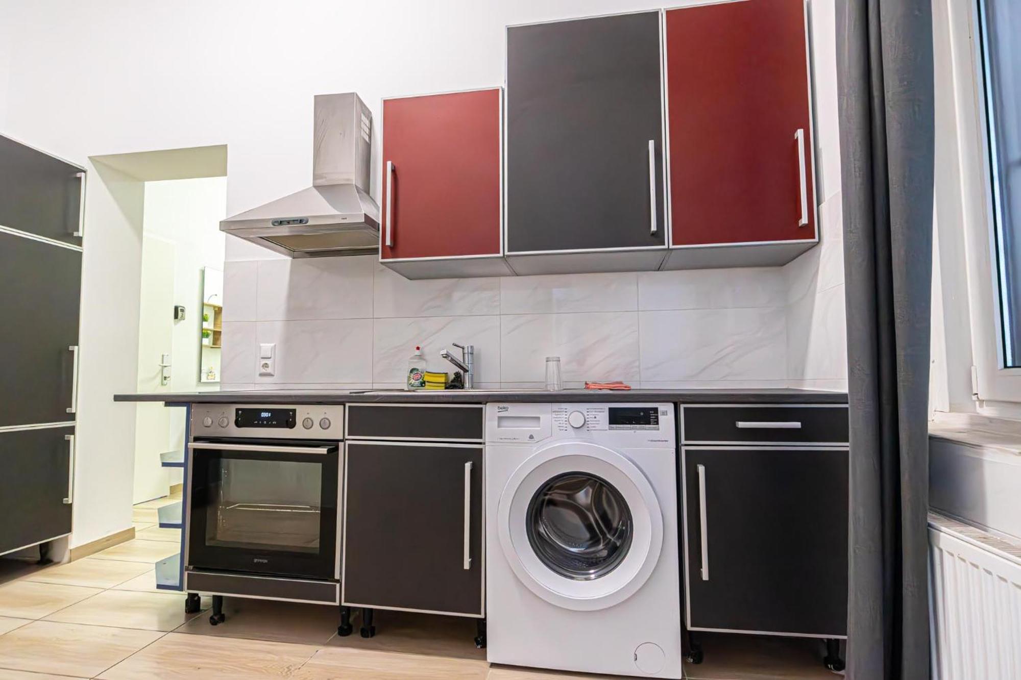 6 Min To Amusement Park - Economy Rooms In Shared Apartment Wien Eksteriør bilde