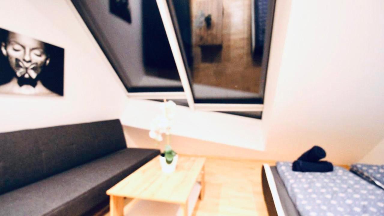 6 Min To Amusement Park - Economy Rooms In Shared Apartment Wien Eksteriør bilde